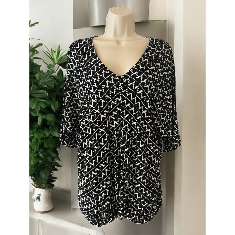 Sheila Rose Blouse Twist Knot Front Size XL Women's NWT Black White Print